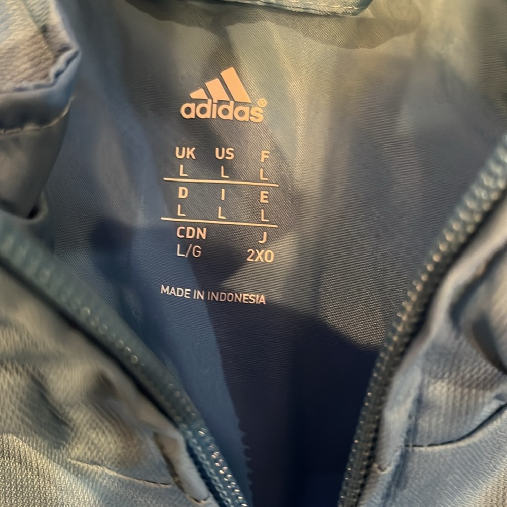 Light weight adidas jacket - Picture 3 of 3